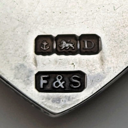 1928年 英国ヴィンテージ 純銀製シールド型フォブ Fattorini & Sons ケース入